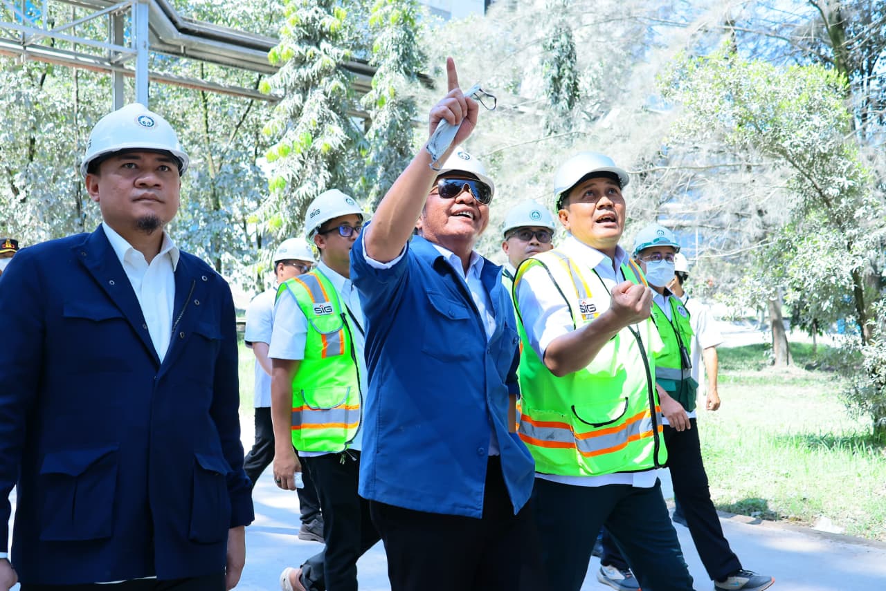 Pabrik PT Semen Baturaja